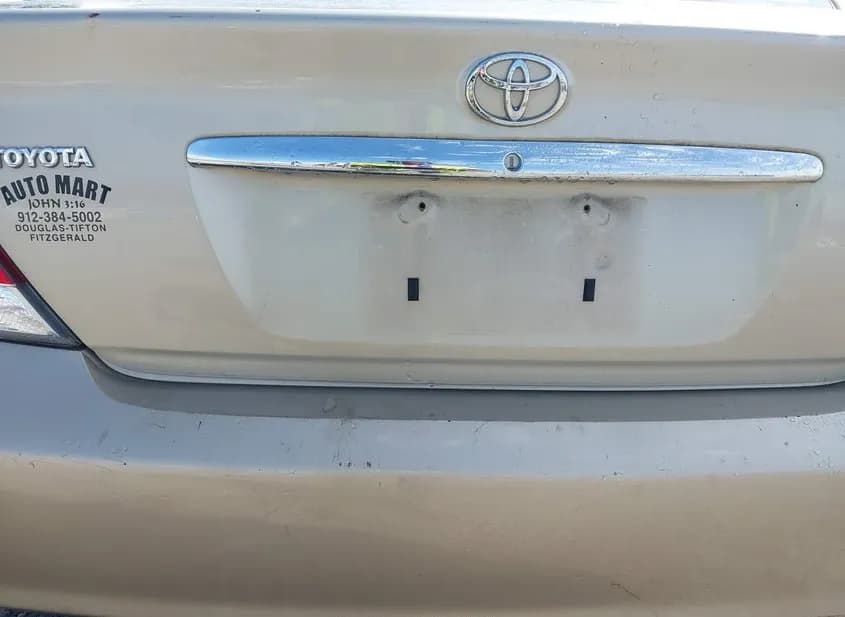 2005 TOYOTA Camry Used VIN 4T1BE32K35U060490 – trunk area 2005 TOYOTA Camry Used VIN 4T1BE32K35U060490 – trunk area