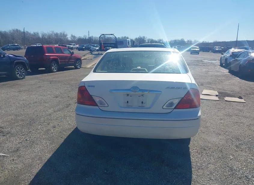 2000 TOYOTA Avalon Used VIN 4T1BF28B2YU002423 – rear exterior 2000 TOYOTA Avalon Used VIN 4T1BF28B2YU002423 – rear exterior