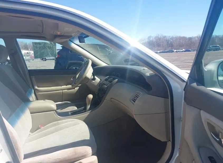 2000 TOYOTA Avalon Used VIN 4T1BF28B2YU002423 – interior seats 2000 TOYOTA Avalon Used VIN 4T1BF28B2YU002423 – interior seats