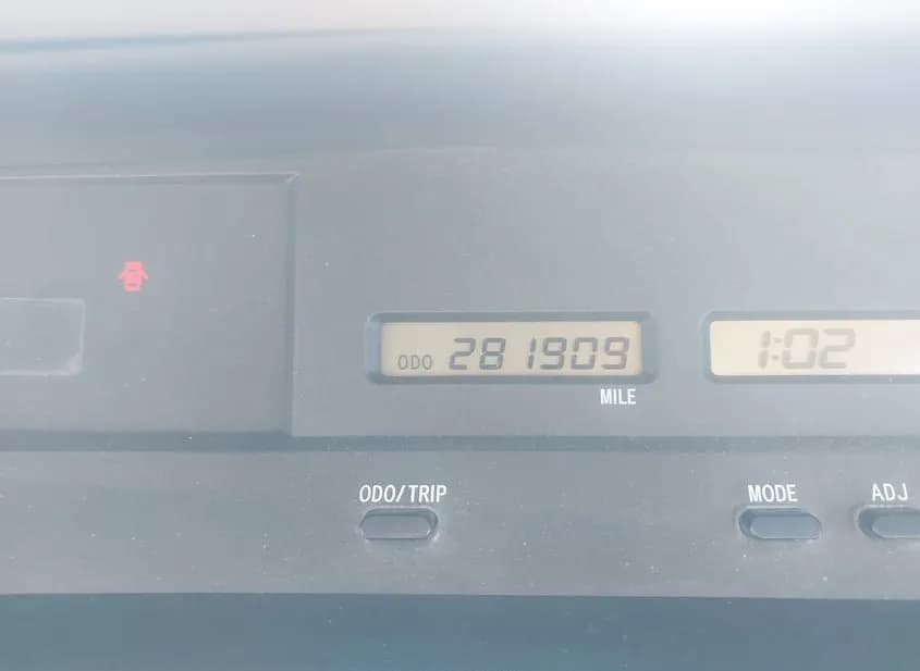 2000 TOYOTA Avalon Used VIN 4T1BF28B2YU002423 – engine bay 2000 TOYOTA Avalon Used VIN 4T1BF28B2YU002423 – engine bay