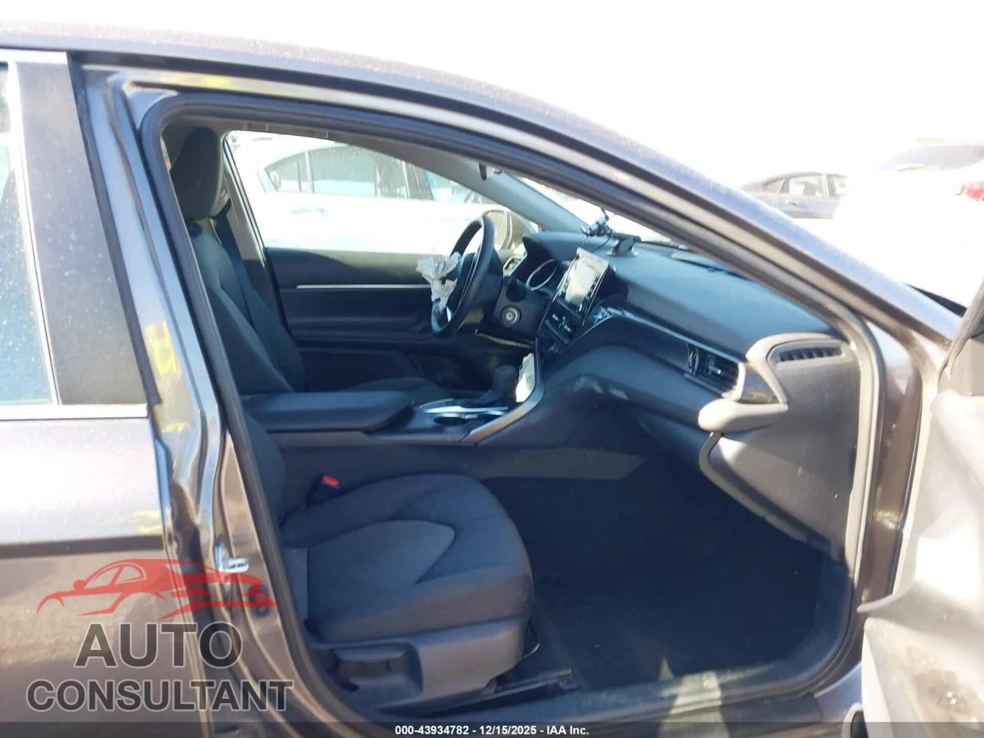 2022 TOYOTA CAMRY Damaged VIN 4T1C11AK2NU674453 – interior seats 2022 TOYOTA CAMRY Damaged VIN 4T1C11AK2NU674453 – interior seats