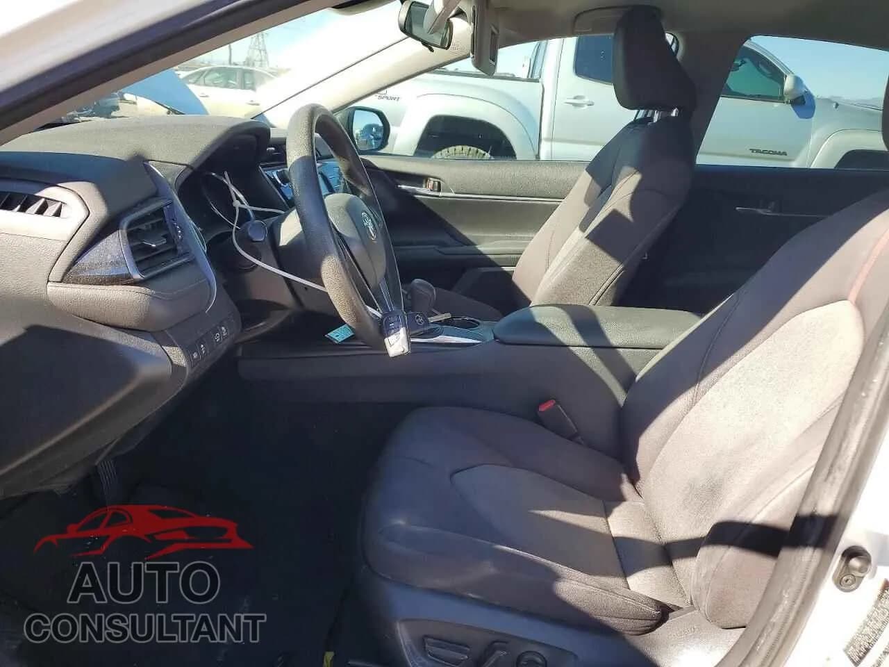 2020 TOYOTA CAMRY Damaged VIN 4T1C11AKXLU983455 – exterior detail 2020 TOYOTA CAMRY Damaged VIN 4T1C11AKXLU983455 – exterior detail