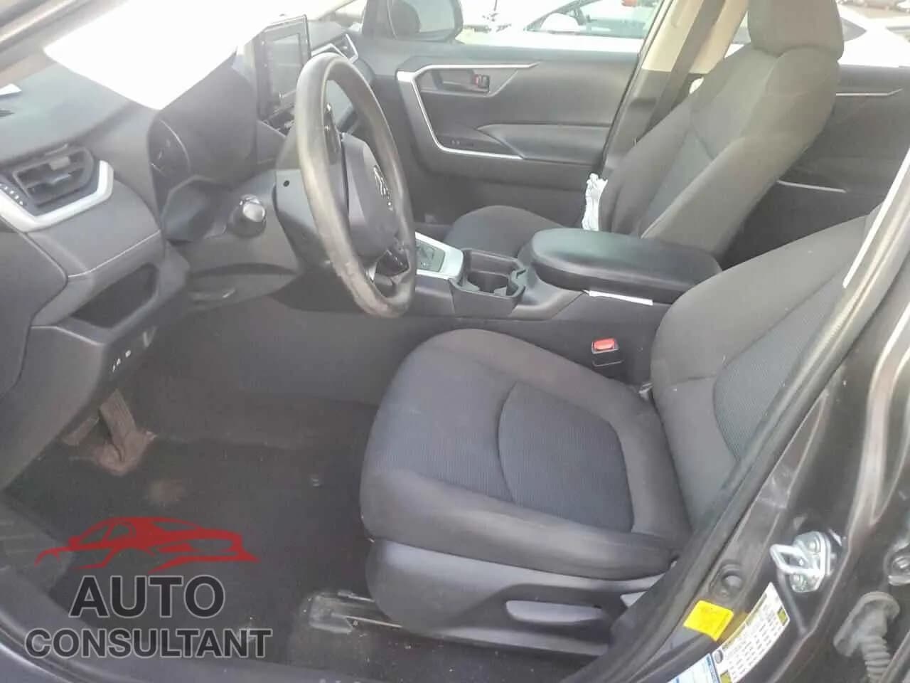 2021 TOYOTA RAV4 Damaged VIN 4T3LWRFV2MU037233 – exterior detail 2021 TOYOTA RAV4 Damaged VIN 4T3LWRFV2MU037233 – exterior detail