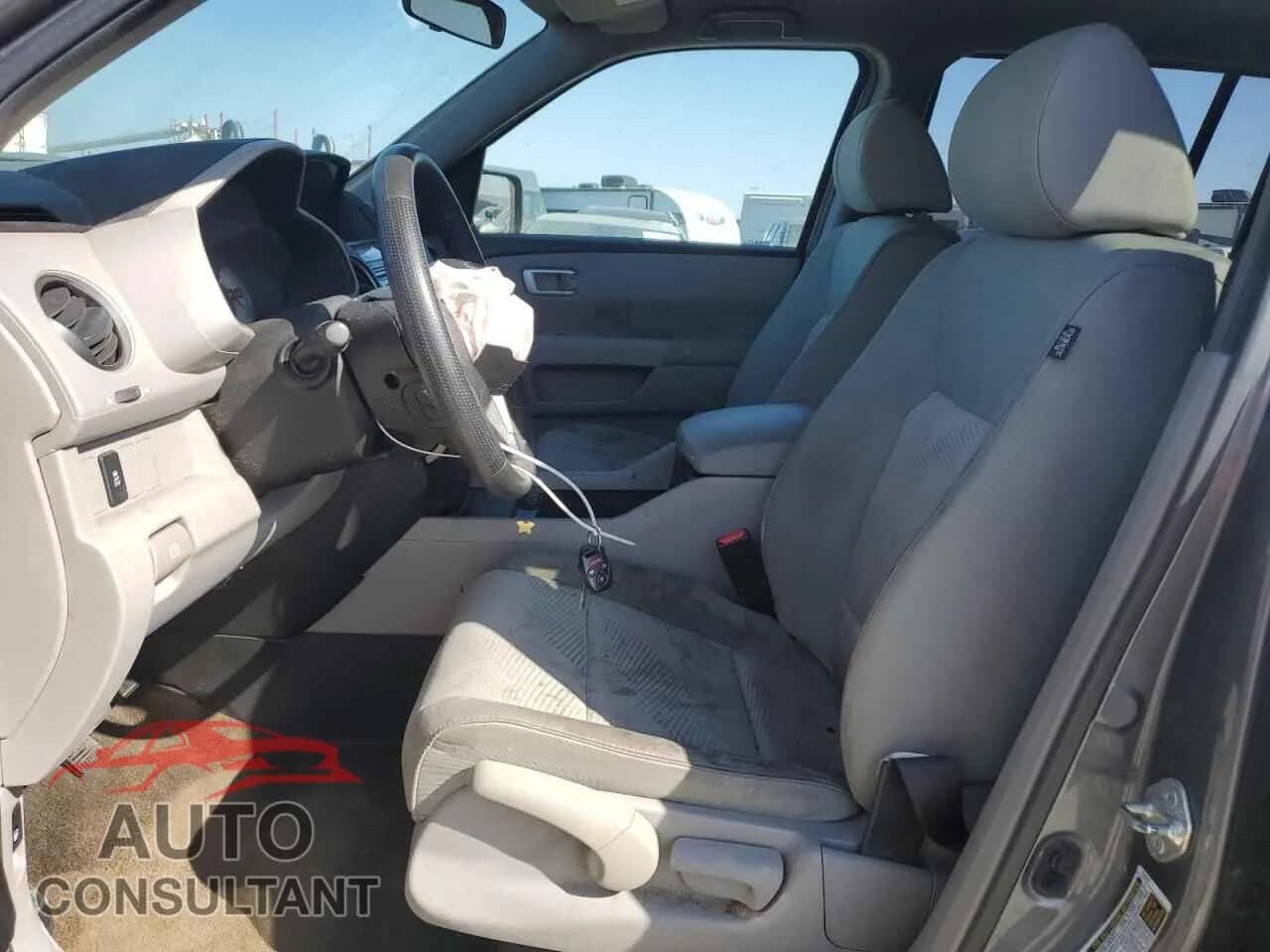 2013 HONDA PILOT Damaged VIN 5FNYF3H29DB026158 – exterior detail 2013 HONDA PILOT Damaged VIN 5FNYF3H29DB026158 – exterior detail