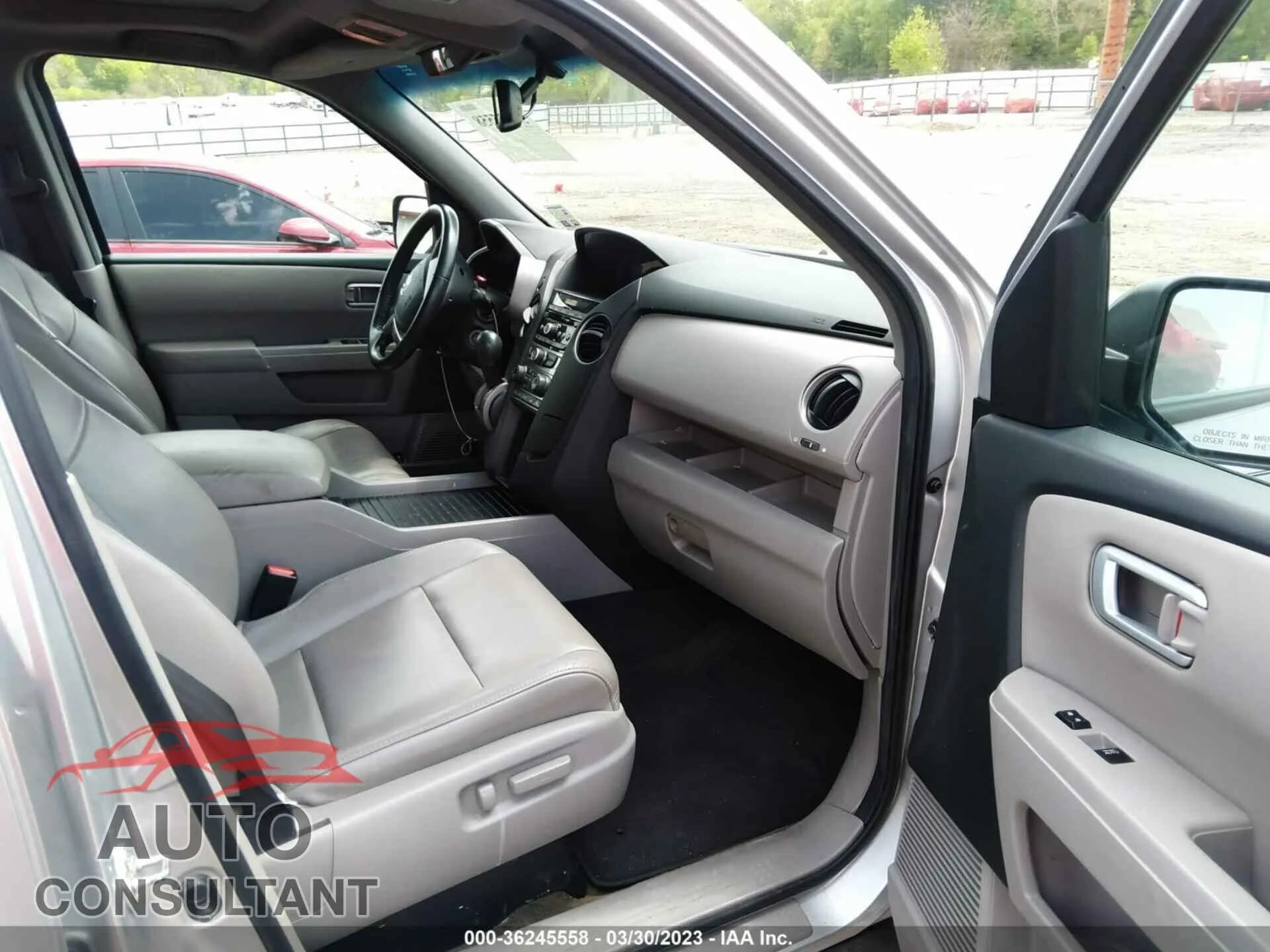 2014 HONDA PILOT Damaged VIN 5FNYF3H55EB004587 – interior seats 2014 HONDA PILOT Damaged VIN 5FNYF3H55EB004587 – interior seats