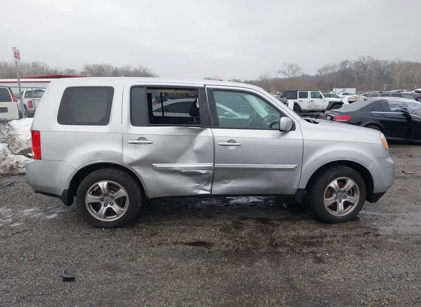 2015 HONDA Pilot Used VIN 5FNYF4H43FB027865 – exterior detail 2015 HONDA Pilot Used VIN 5FNYF4H43FB027865 – exterior detail