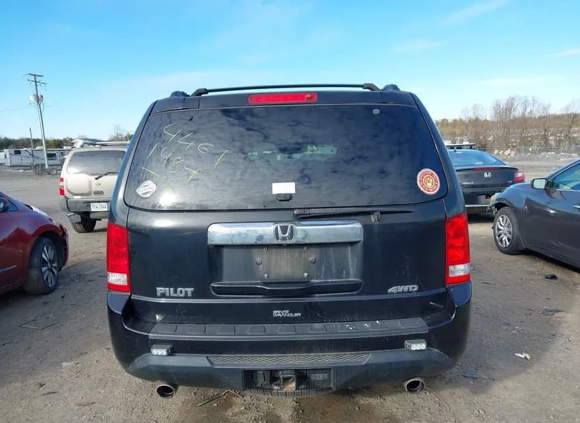 2012 HONDA Pilot Used VIN 5FNYF4H50CB053960 – trunk area 2012 HONDA Pilot Used VIN 5FNYF4H50CB053960 – trunk area