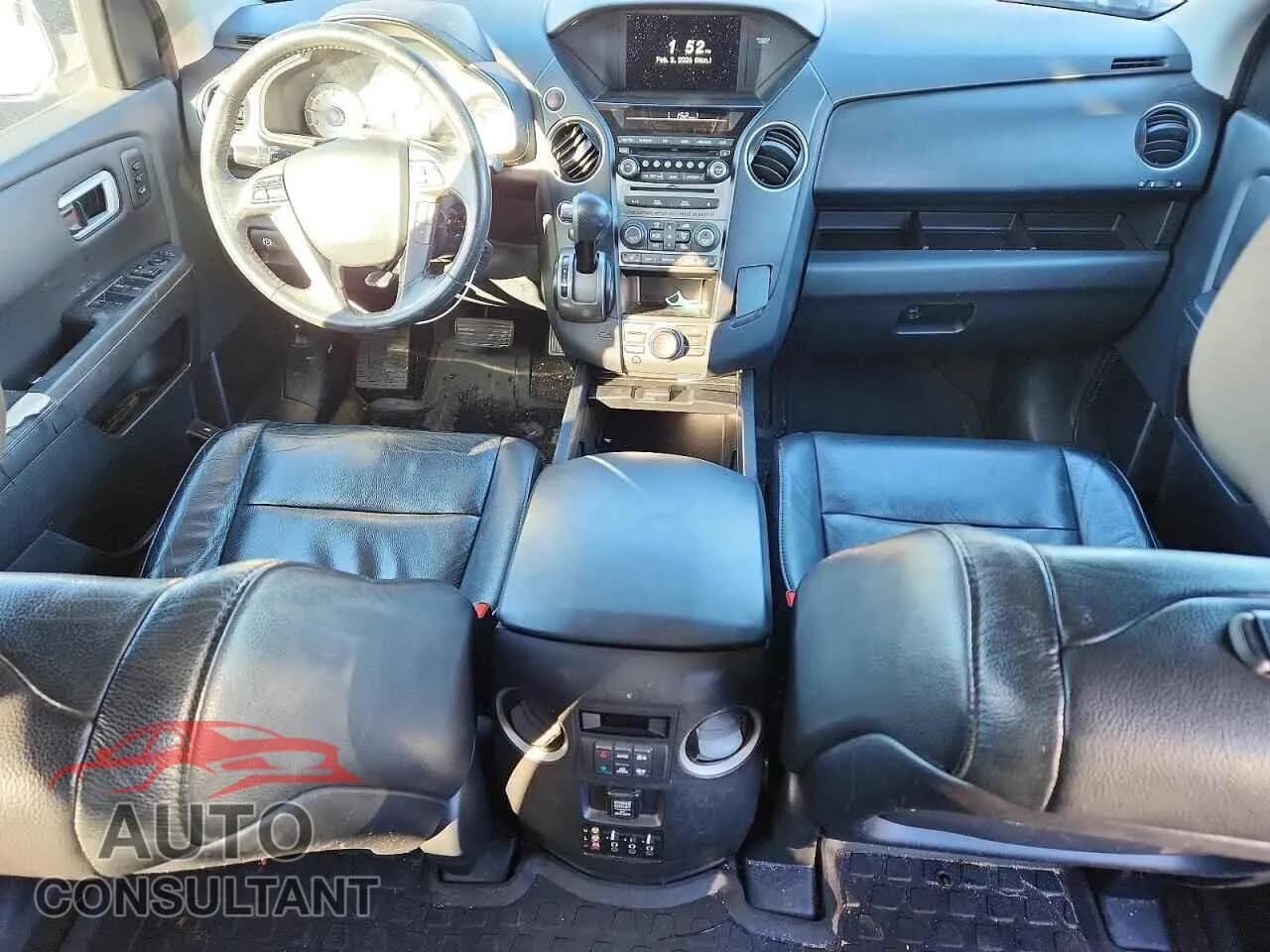 2012 HONDA PILOT Damaged VIN 5FNYF4H93CB010944 – undercarriage 2012 HONDA PILOT Damaged VIN 5FNYF4H93CB010944 – undercarriage