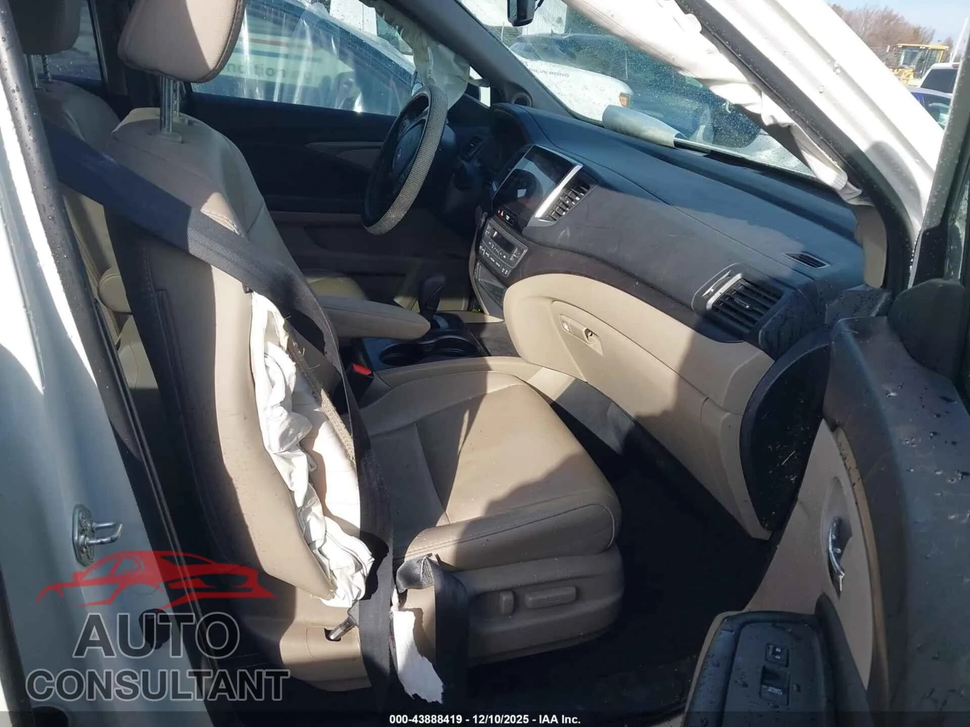 2018 HONDA PILOT Damaged VIN 5FNYF5H59JB002136 – interior seats 2018 HONDA PILOT Damaged VIN 5FNYF5H59JB002136 – interior seats