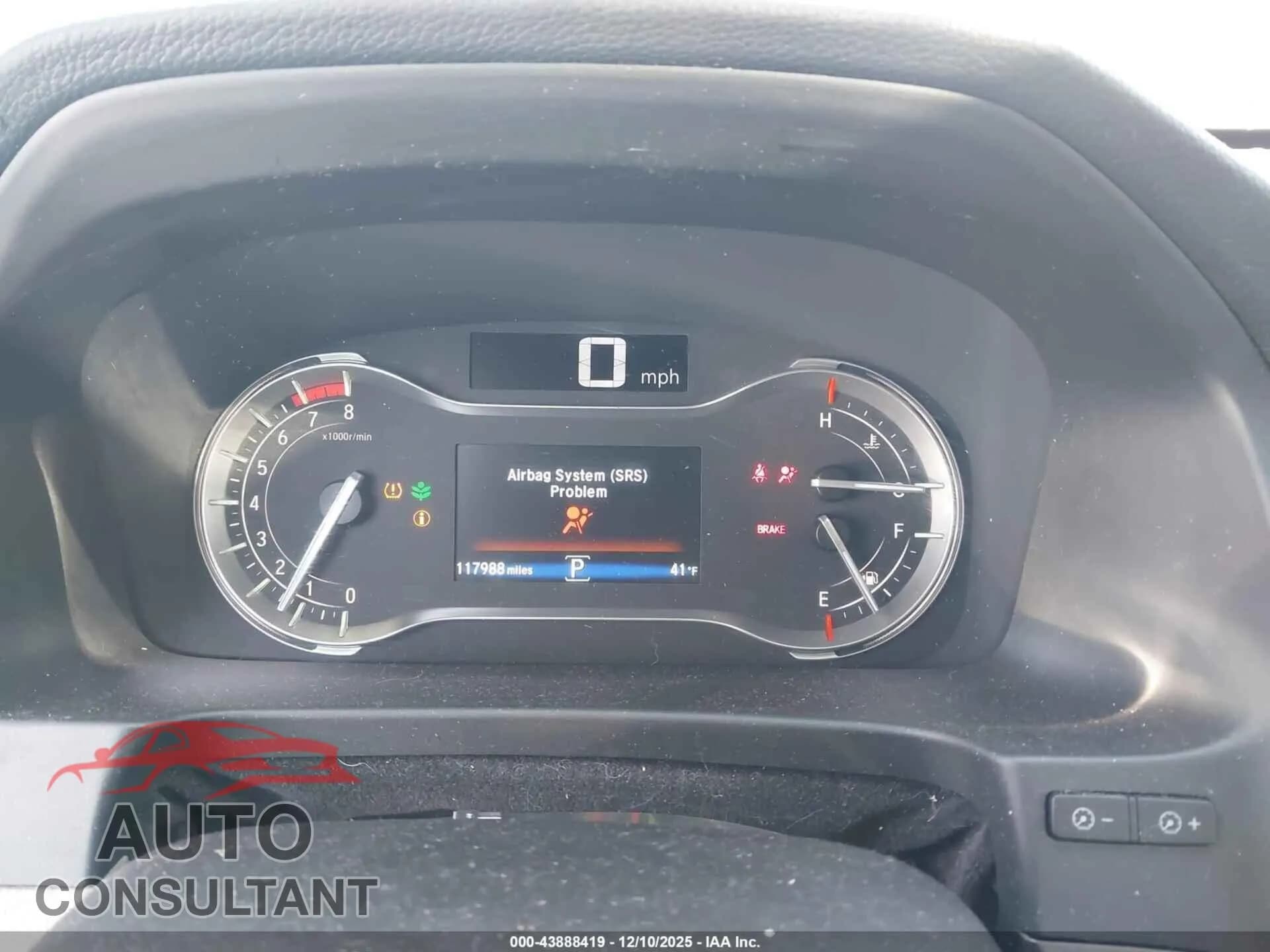 2018 HONDA PILOT Damaged VIN 5FNYF5H59JB002136 – exterior detail 2018 HONDA PILOT Damaged VIN 5FNYF5H59JB002136 – exterior detail