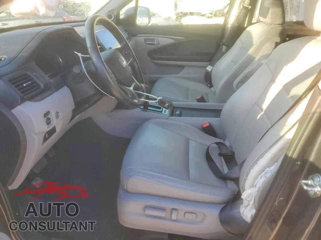 2019 HONDA PILOT Damaged VIN 5FNYF6H41KB028311 – exterior detail 2019 HONDA PILOT Damaged VIN 5FNYF6H41KB028311 – exterior detail