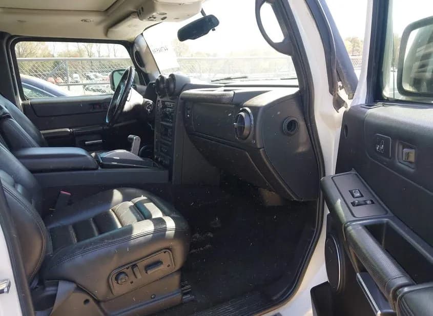 2006 HUMMER H2 Used VIN 5GRGN23U06H116530 – interior seats 2006 HUMMER H2 Used VIN 5GRGN23U06H116530 – interior seats