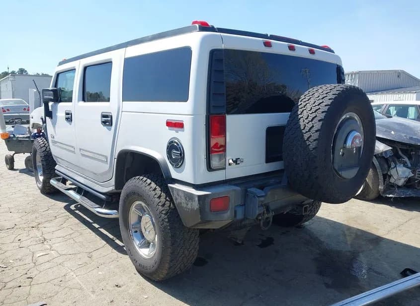 2006 HUMMER H2 Used VIN 5GRGN23U06H116530 – trunk area 2006 HUMMER H2 Used VIN 5GRGN23U06H116530 – trunk area