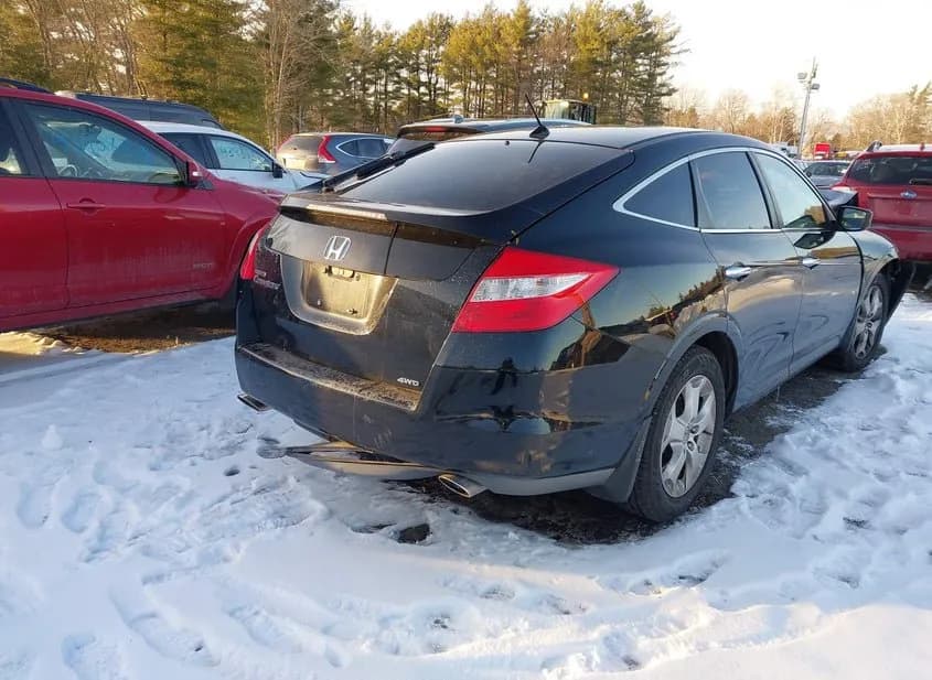 2010 HONDA Accord Crosstour Used VIN 5J6TF2H59AL016358 – trunk area 2010 HONDA Accord Crosstour Used VIN 5J6TF2H59AL016358 – trunk area