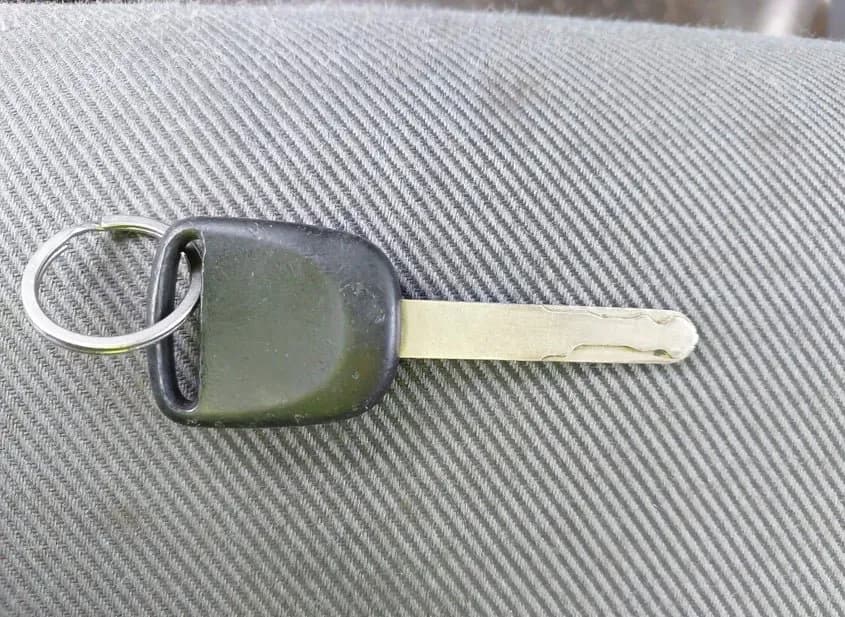 2005 HONDA Element Used VIN 5J6YH28635L029959 – trunk area 2005 HONDA Element Used VIN 5J6YH28635L029959 – trunk area