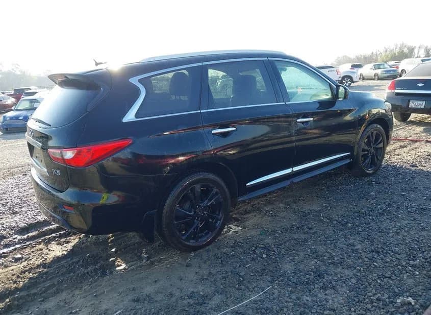 2013 INFINITI JX35 Used VIN 5N1AL0MN8DC303285 – trunk area 2013 INFINITI JX35 Used VIN 5N1AL0MN8DC303285 – trunk area