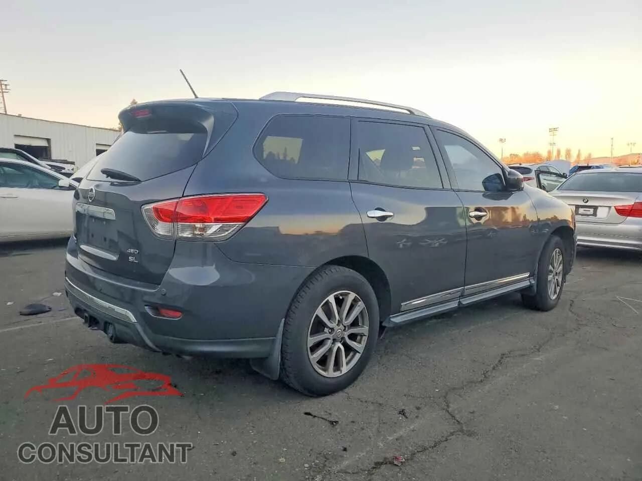 2014 NISSAN PATHFINDER Damaged VIN 5N1AR2MM1EC643817 – side profile 2014 NISSAN PATHFINDER Damaged VIN 5N1AR2MM1EC643817 – side profile