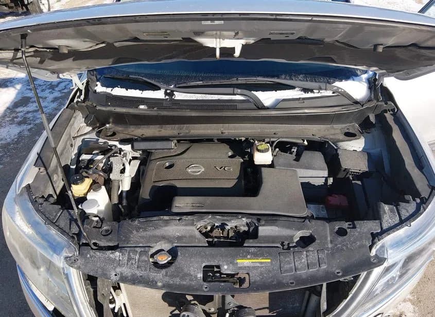 2015 NISSAN Pathfinder Used VIN 5N1AR2MM1FC651594 – trunk area 2015 NISSAN Pathfinder Used VIN 5N1AR2MM1FC651594 – trunk area