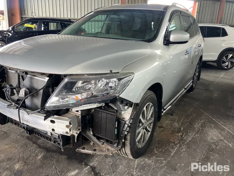 2015 Nissan Pathfinder Used VIN 5N1AR2MN1FC645903 – exterior detail 2015 Nissan Pathfinder Used VIN 5N1AR2MN1FC645903 – exterior detail