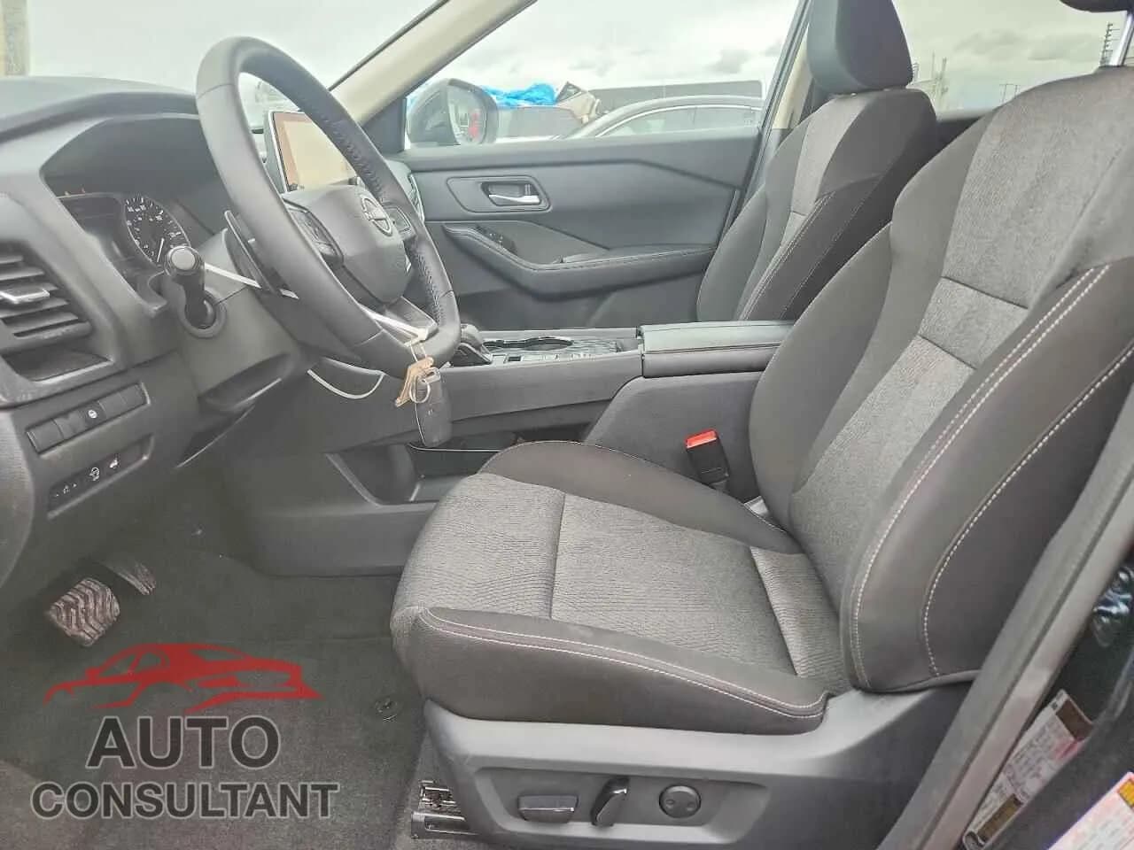 2025 NISSAN ROGUE Damaged VIN 5N1BT3BA2SC829818 – exterior detail 2025 NISSAN ROGUE Damaged VIN 5N1BT3BA2SC829818 – exterior detail