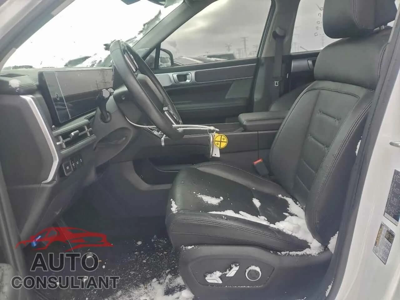 2024 HYUNDAI SANTA FE Damaged VIN 5NMP4DGL7RH043158 – exterior detail 2024 HYUNDAI SANTA FE Damaged VIN 5NMP4DGL7RH043158 – exterior detail