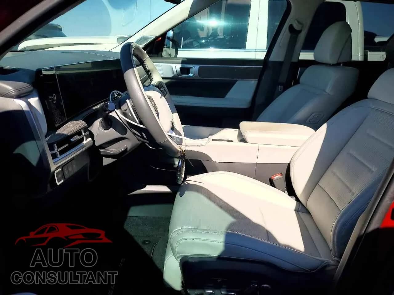 2025 HYUNDAI SANTA FE Damaged VIN 5NMP54G14SH055916 – exterior detail 2025 HYUNDAI SANTA FE Damaged VIN 5NMP54G14SH055916 – exterior detail