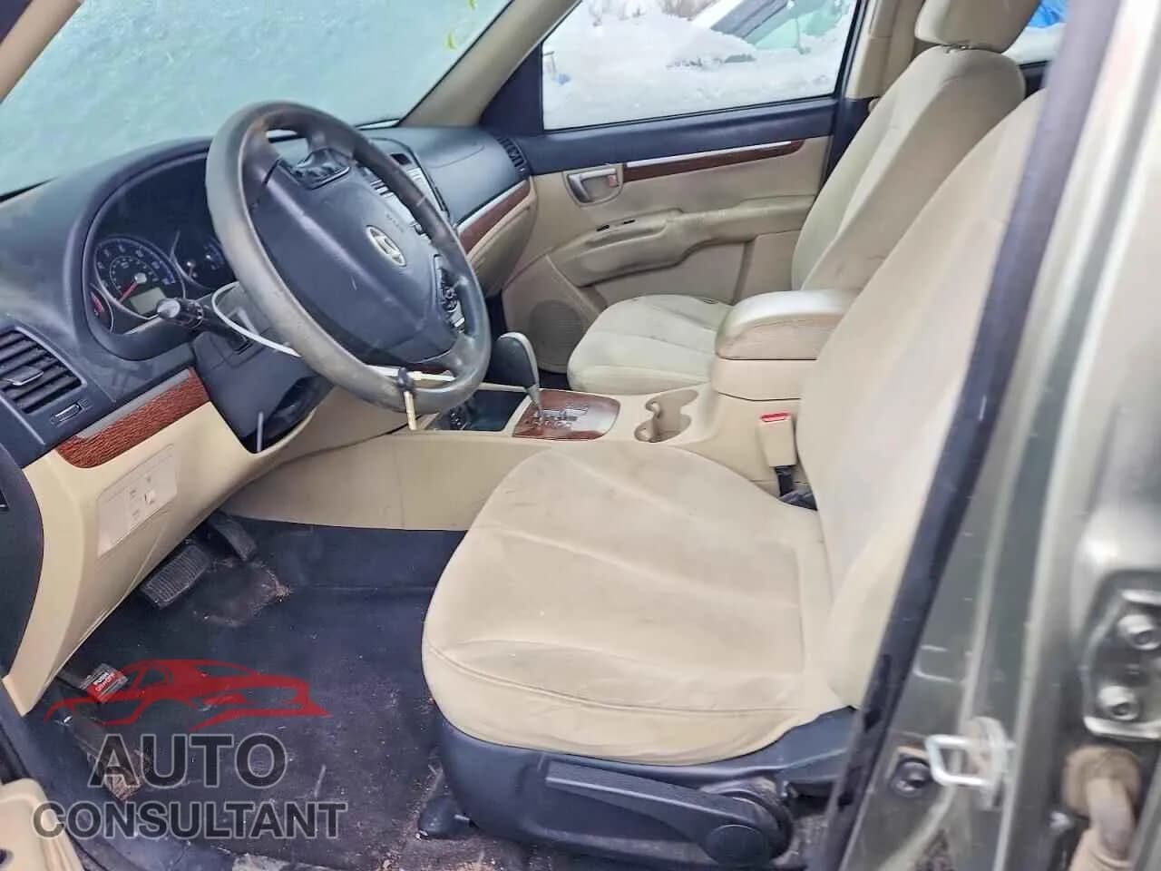 2009 HYUNDAI SANTA FE Damaged VIN 5NMSG73D99H235828 – exterior detail 2009 HYUNDAI SANTA FE Damaged VIN 5NMSG73D99H235828 – exterior detail