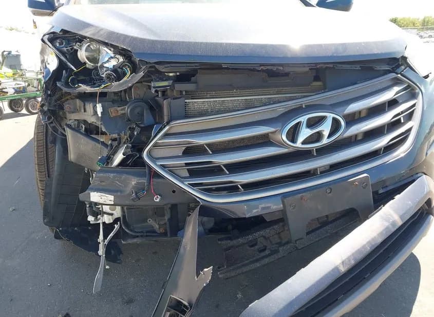 2017 HYUNDAI Santa Fe Sport Used VIN 5NMZUDLB8HH049930 – exterior detail 2017 HYUNDAI Santa Fe Sport Used VIN 5NMZUDLB8HH049930 – exterior detail