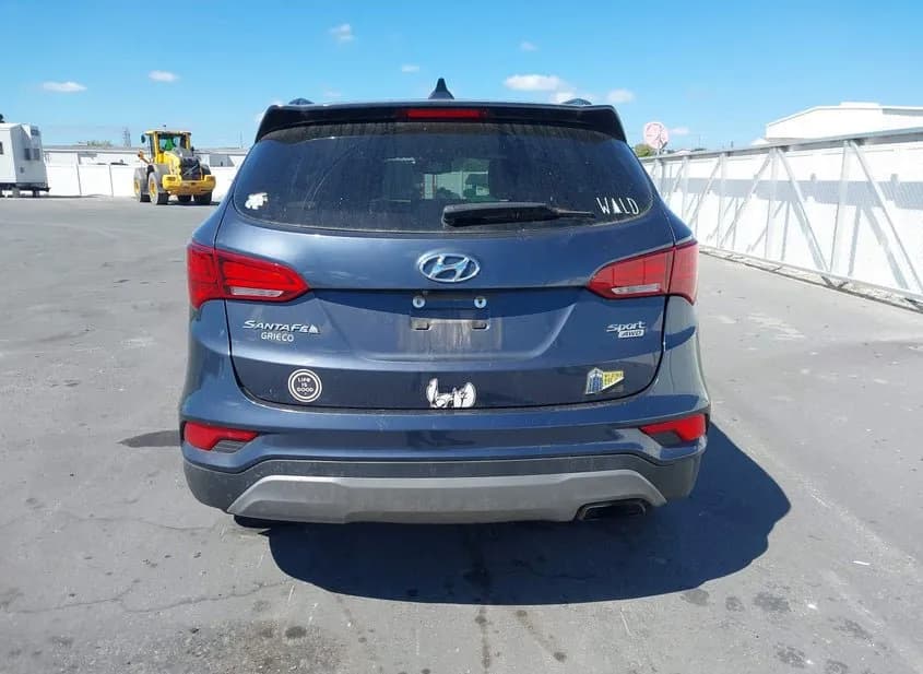 2017 HYUNDAI Santa Fe Sport Used VIN 5NMZUDLB8HH049930 – trunk area 2017 HYUNDAI Santa Fe Sport Used VIN 5NMZUDLB8HH049930 – trunk area