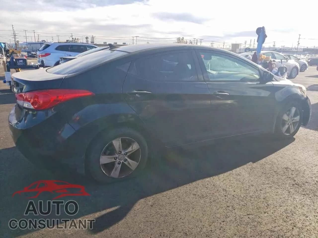 2013 HYUNDAI ELANTRA Damaged VIN 5NPDH4AE4DH375605 – side profile 2013 HYUNDAI ELANTRA Damaged VIN 5NPDH4AE4DH375605 – side profile