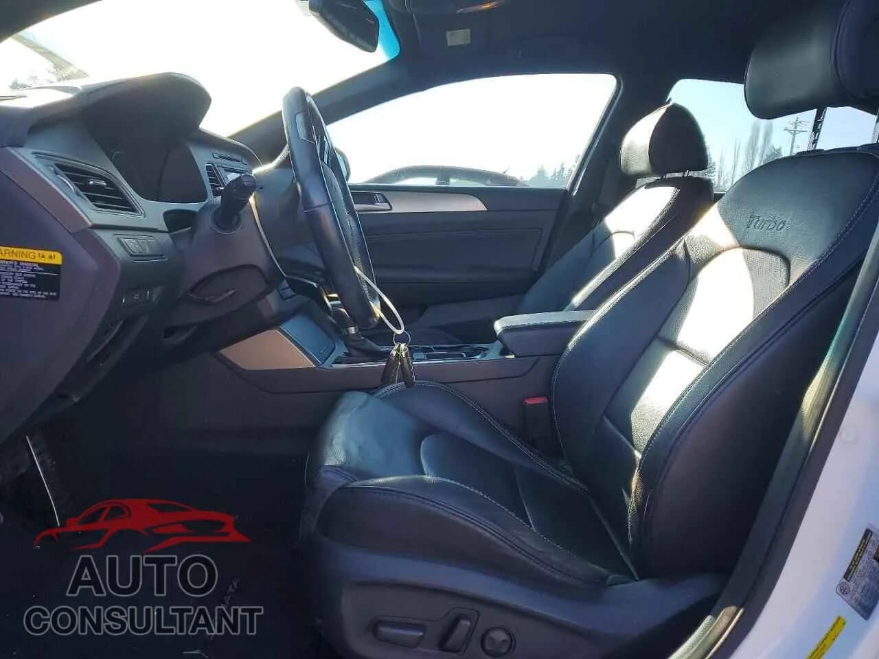 2015 HYUNDAI SONATA Damaged VIN 5NPE34AB9FH084481 – exterior detail 2015 HYUNDAI SONATA Damaged VIN 5NPE34AB9FH084481 – exterior detail