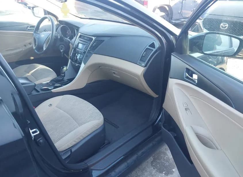 2014 HYUNDAI Sonata Used VIN 5NPEB4AC3EH863269 – interior seats 2014 HYUNDAI Sonata Used VIN 5NPEB4AC3EH863269 – interior seats