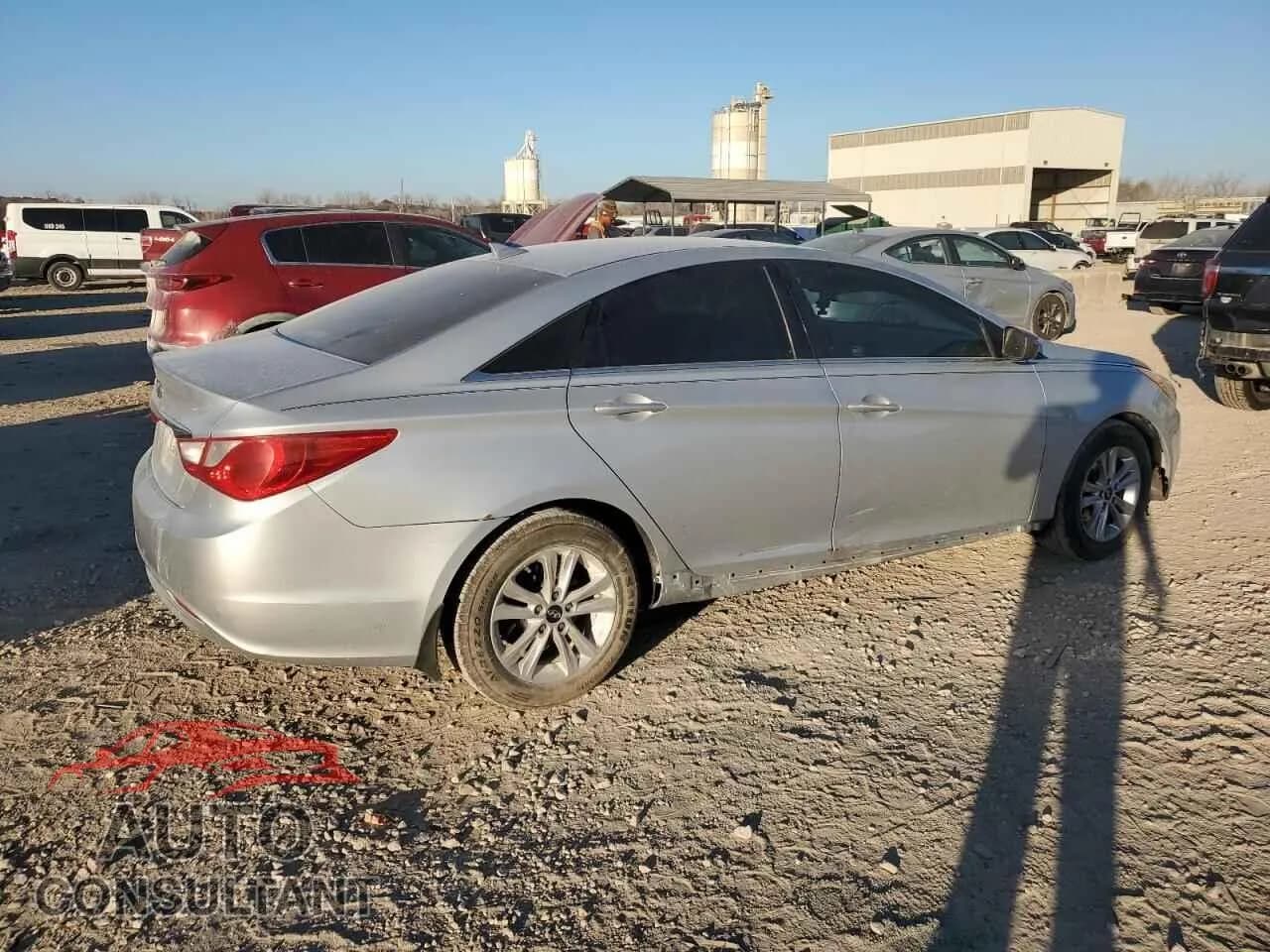 2013 HYUNDAI SONATA Damaged VIN 5NPEB4AC5DH735873 – side profile 2013 HYUNDAI SONATA Damaged VIN 5NPEB4AC5DH735873 – side profile