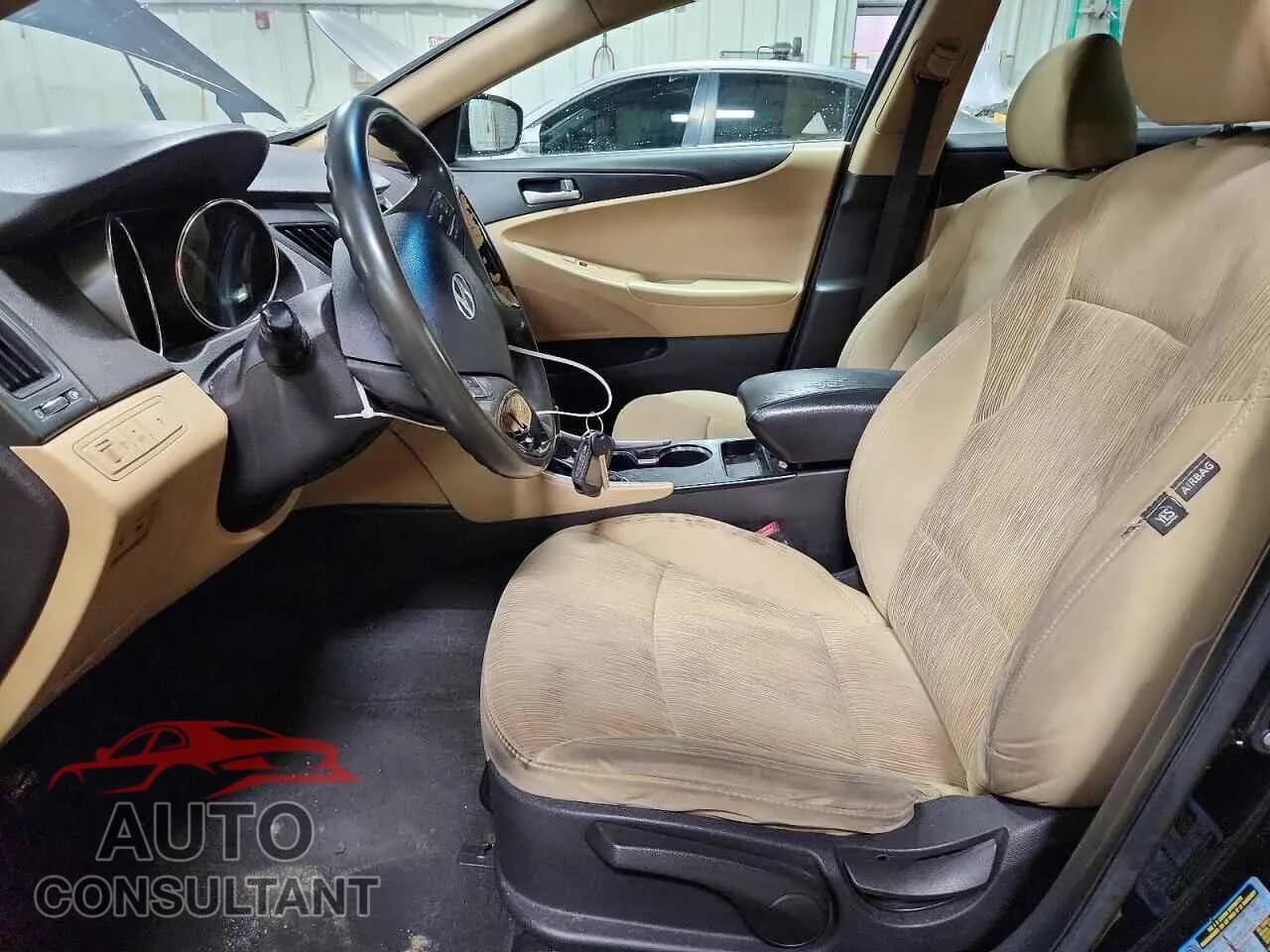 2012 HYUNDAI SONATA Damaged VIN 5NPEB4ACXCH339176 – exterior detail 2012 HYUNDAI SONATA Damaged VIN 5NPEB4ACXCH339176 – exterior detail