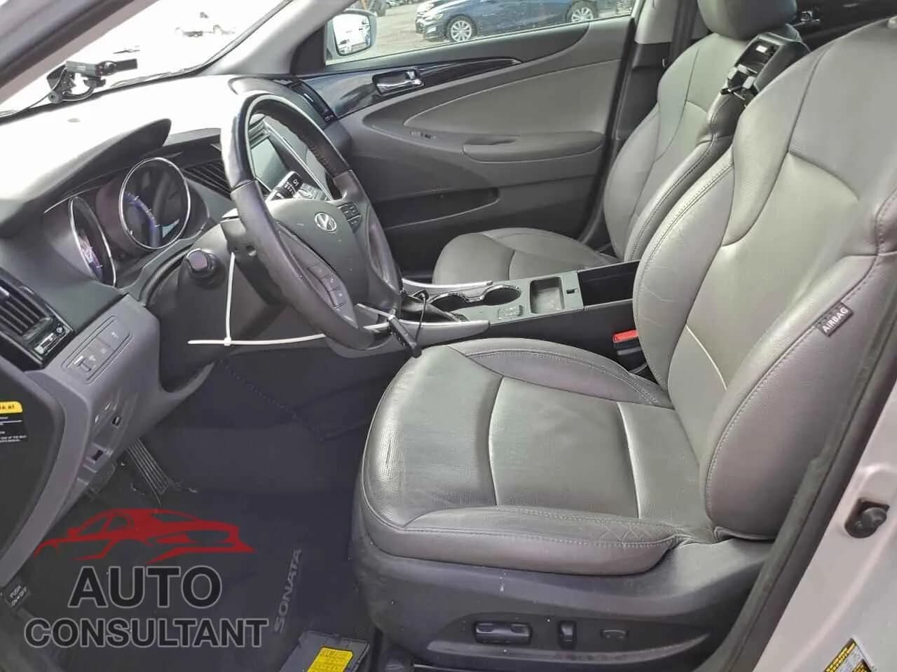 2013 HYUNDAI SONATA Damaged VIN 5NPEC4AC5DH781720 – exterior detail 2013 HYUNDAI SONATA Damaged VIN 5NPEC4AC5DH781720 – exterior detail