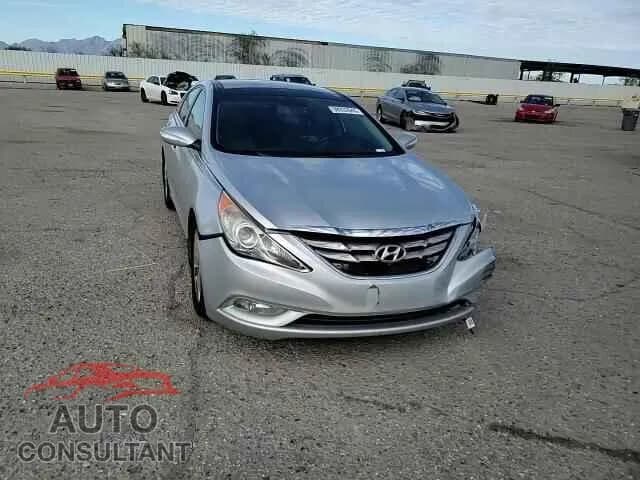 2013 HYUNDAI SONATA Damaged VIN 5NPEC4AC5DH781720 – photo 13 2013 HYUNDAI SONATA Damaged VIN 5NPEC4AC5DH781720 – photo 13