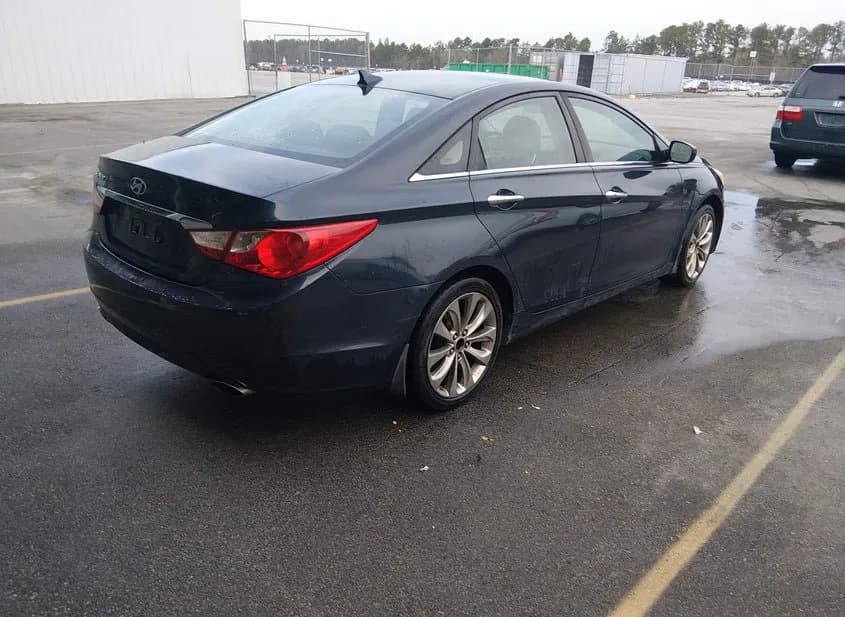 2011 HYUNDAI Sonata Used VIN 5NPEC4AC7BH156233 – exterior detail 2011 HYUNDAI Sonata Used VIN 5NPEC4AC7BH156233 – exterior detail