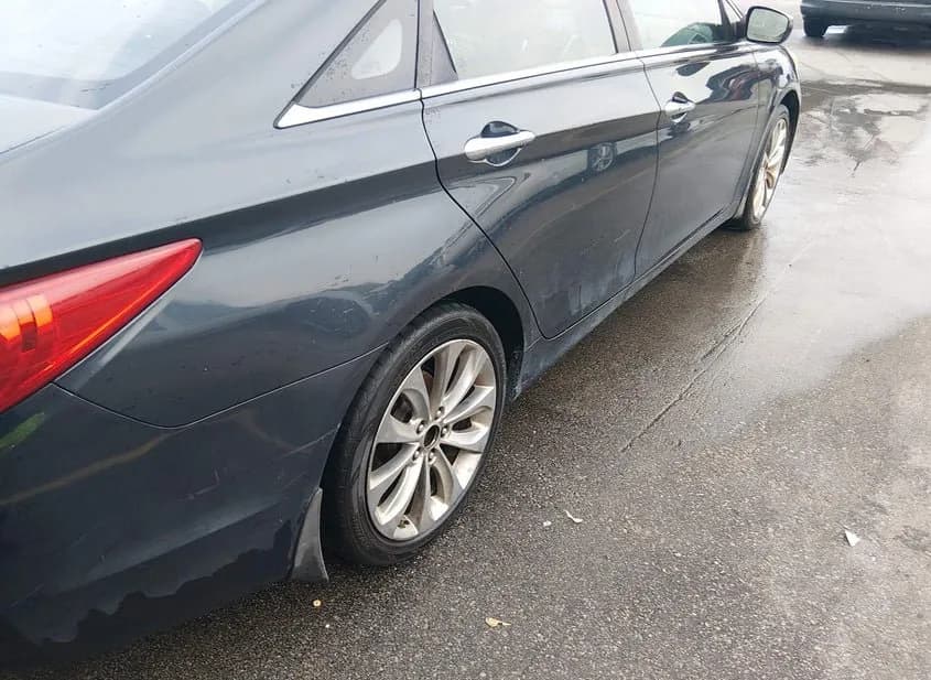 2011 HYUNDAI Sonata Used VIN 5NPEC4AC7BH156233 – undercarriage 2011 HYUNDAI Sonata Used VIN 5NPEC4AC7BH156233 – undercarriage