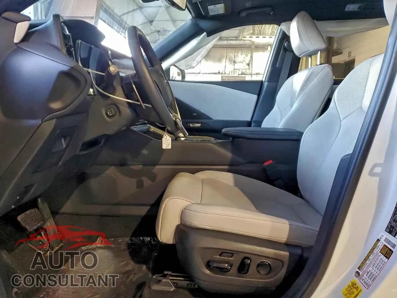 2025 LEXUS TX 350 BAS Damaged VIN 5TDAAAB65SS035576 – exterior detail 2025 LEXUS TX 350 BAS Damaged VIN 5TDAAAB65SS035576 – exterior detail