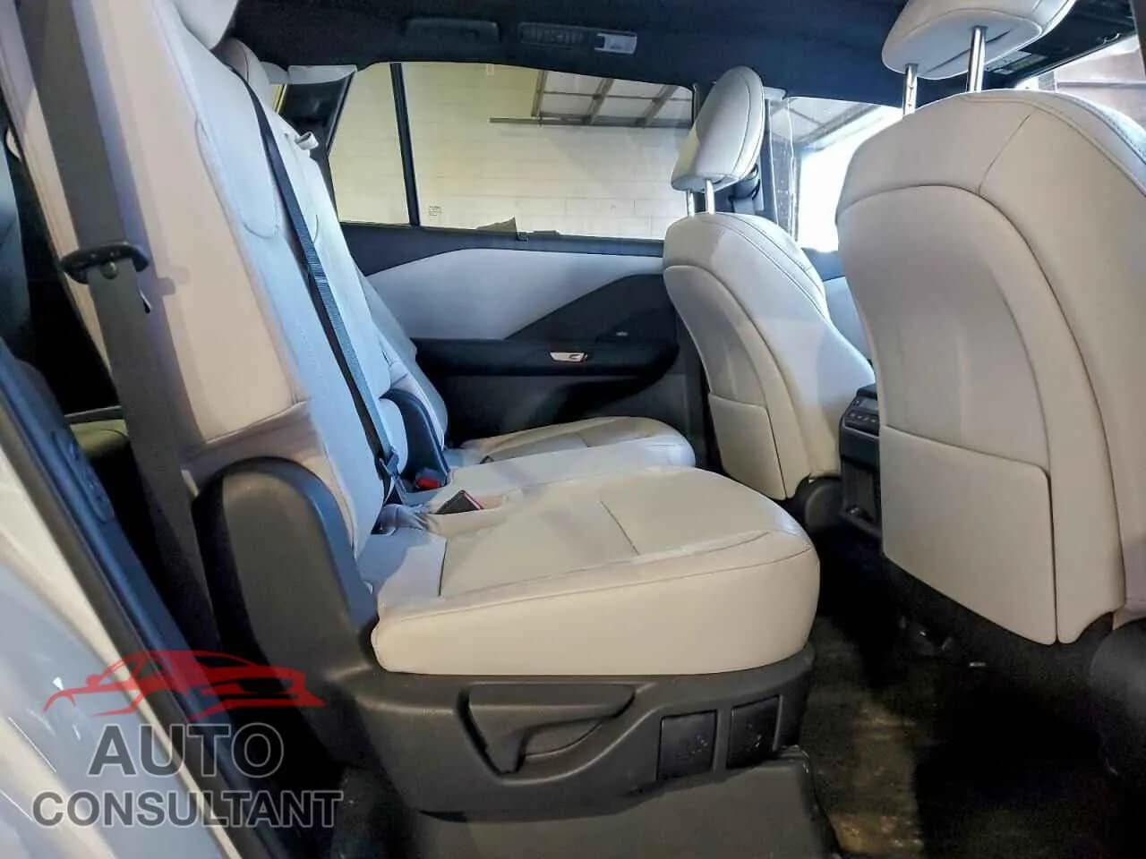 2025 LEXUS TX 350 BAS Damaged VIN 5TDAAAB65SS035576 – photo 11 2025 LEXUS TX 350 BAS Damaged VIN 5TDAAAB65SS035576 – photo 11