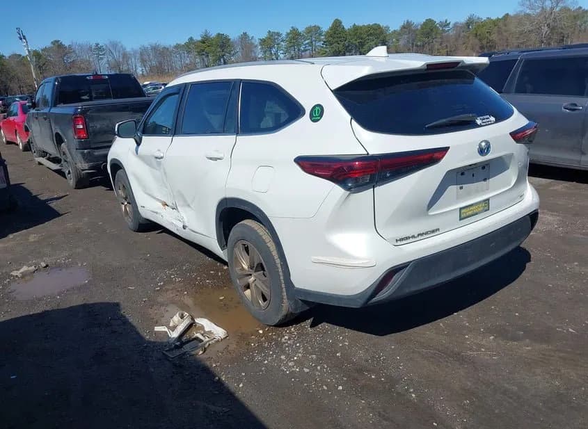 2023 TOYOTA Highlander Used VIN 5TDABRCH7PS568578 – exterior detail 2023 TOYOTA Highlander Used VIN 5TDABRCH7PS568578 – exterior detail