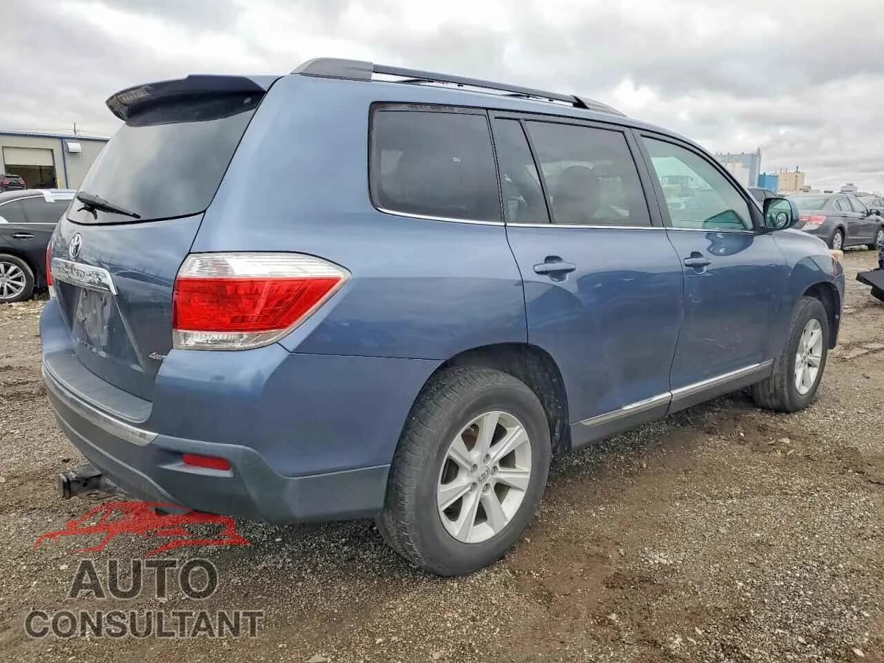 2013 TOYOTA HIGHLANDER Damaged VIN 5TDBK3EH4DS225611 – side profile 2013 TOYOTA HIGHLANDER Damaged VIN 5TDBK3EH4DS225611 – side profile