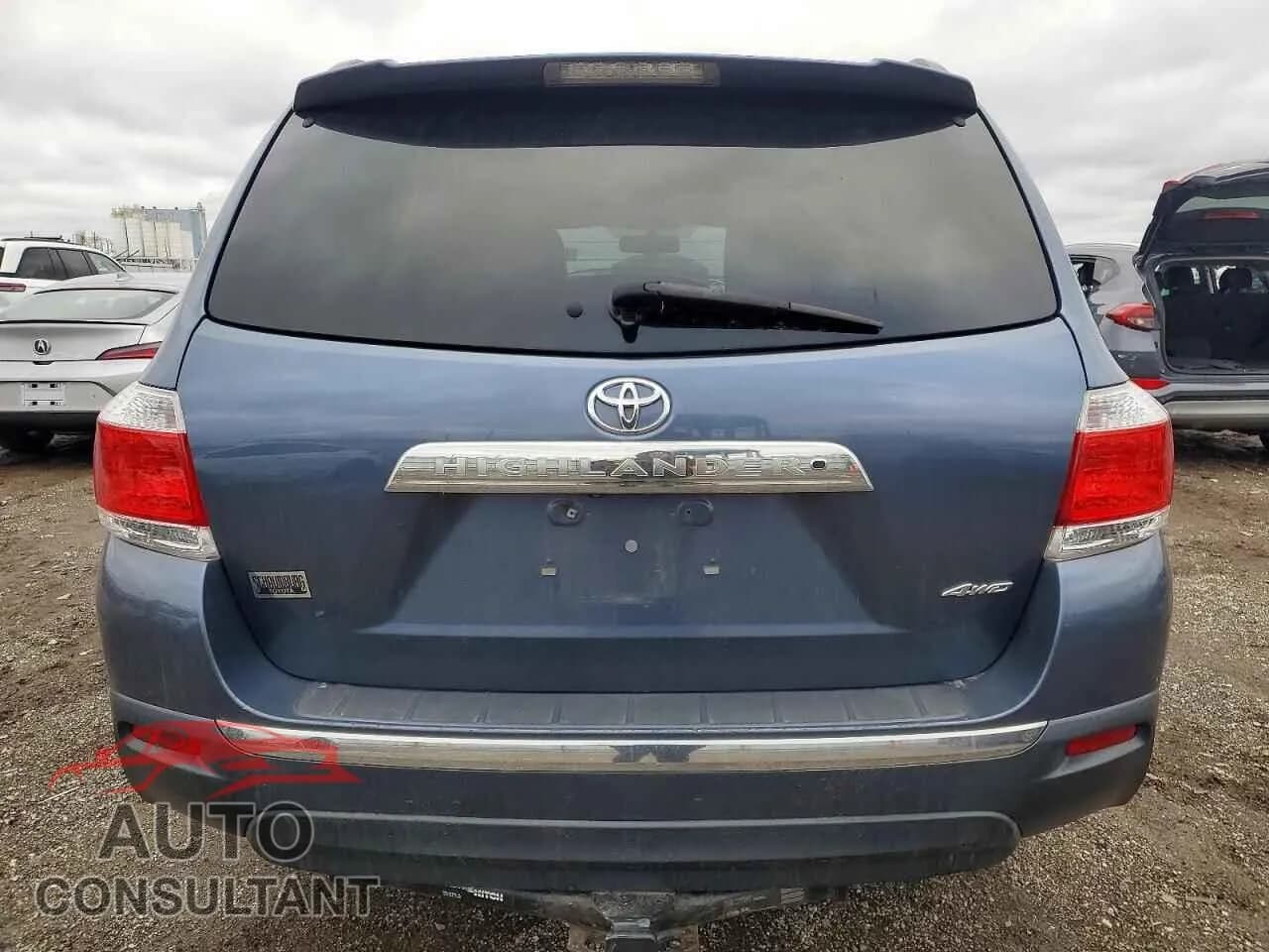 2013 TOYOTA HIGHLANDER Damaged VIN 5TDBK3EH4DS225611 – engine bay 2013 TOYOTA HIGHLANDER Damaged VIN 5TDBK3EH4DS225611 – engine bay