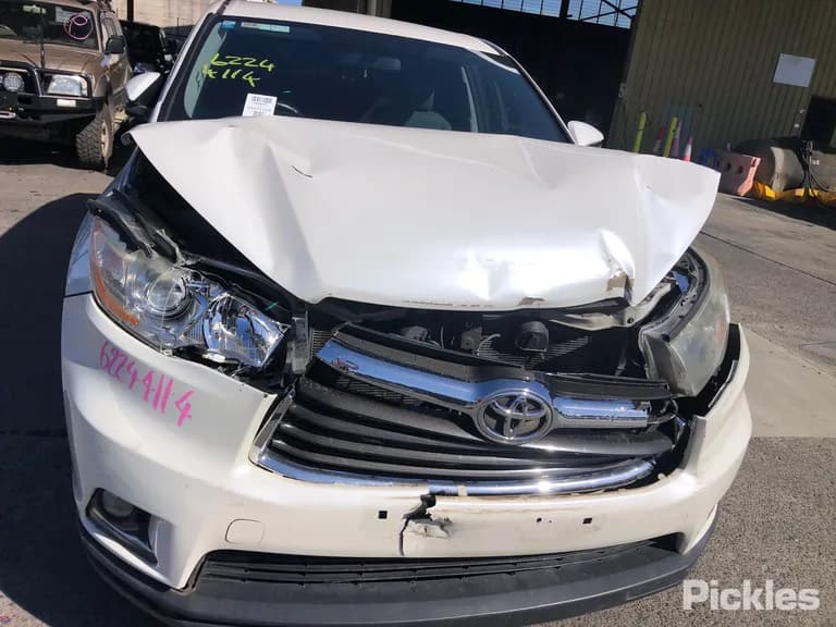 2014 Toyota Kluger Used VIN 5TDBK3FHX0S061578 – trunk area 2014 Toyota Kluger Used VIN 5TDBK3FHX0S061578 – trunk area