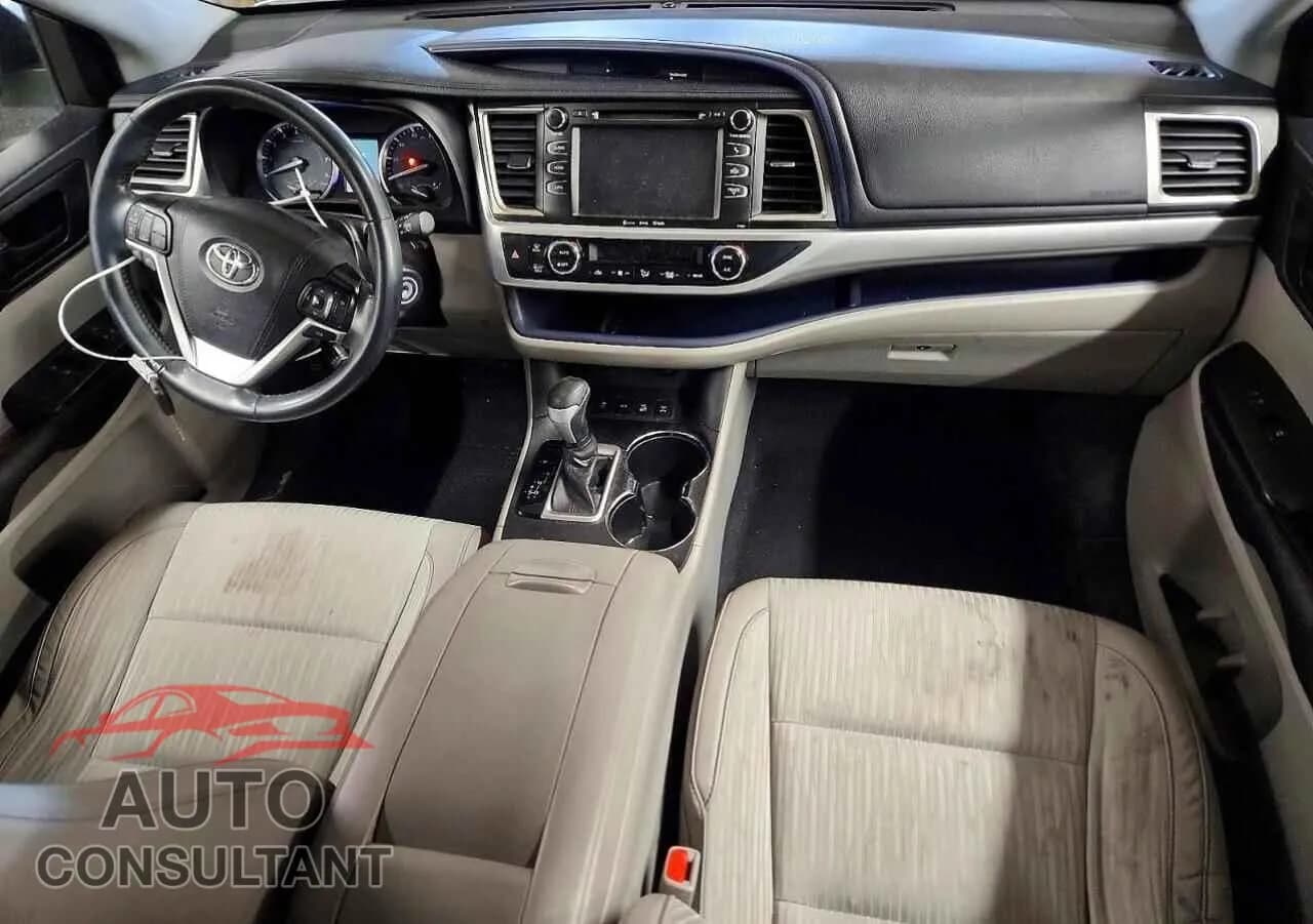 2016 TOYOTA HIGHLANDER Damaged VIN 5TDBKRFH8GS330075 – undercarriage 2016 TOYOTA HIGHLANDER Damaged VIN 5TDBKRFH8GS330075 – undercarriage