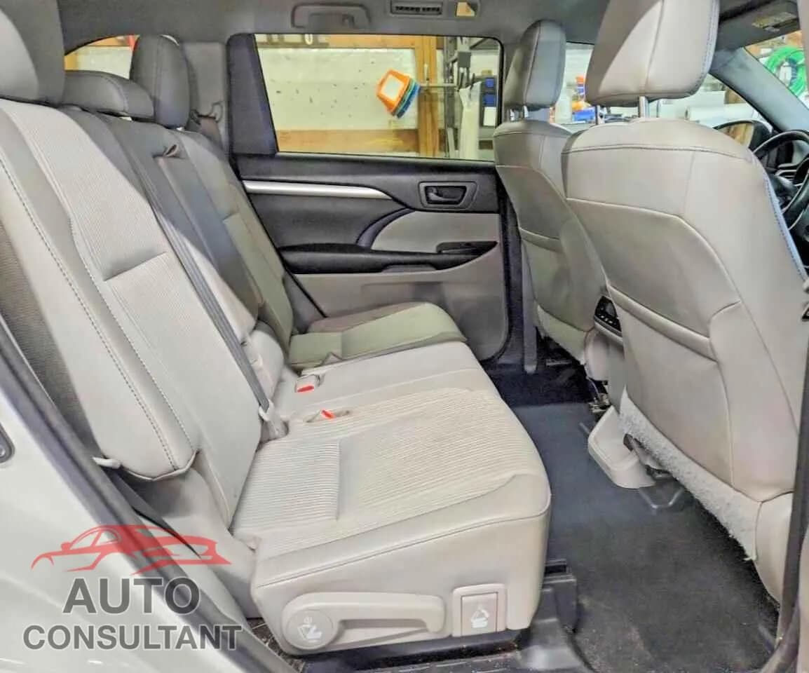2016 TOYOTA HIGHLANDER Damaged VIN 5TDBKRFH8GS330075 – photo 11 2016 TOYOTA HIGHLANDER Damaged VIN 5TDBKRFH8GS330075 – photo 11