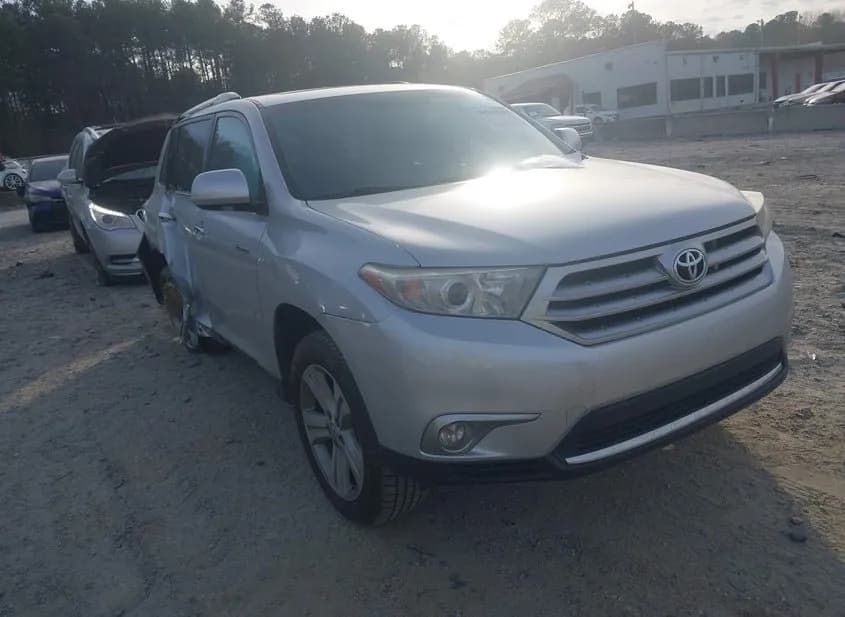 2012 TOYOTA Highlander Used VIN 5TDDK3EH1CS161485 – trunk area 2012 TOYOTA Highlander Used VIN 5TDDK3EH1CS161485 – trunk area