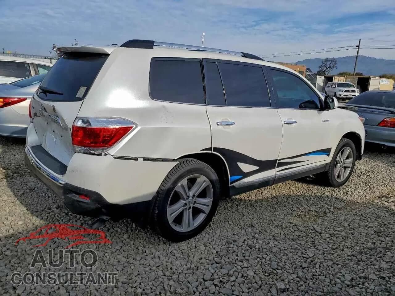 2013 TOYOTA HIGHLANDER Damaged VIN 5TDDK3EH1DS232153 – side profile 2013 TOYOTA HIGHLANDER Damaged VIN 5TDDK3EH1DS232153 – side profile