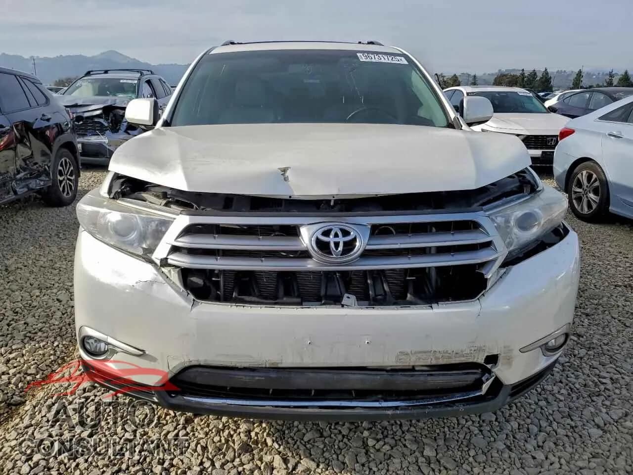 2013 TOYOTA HIGHLANDER Damaged VIN 5TDDK3EH1DS232153 – interior seats 2013 TOYOTA HIGHLANDER Damaged VIN 5TDDK3EH1DS232153 – interior seats