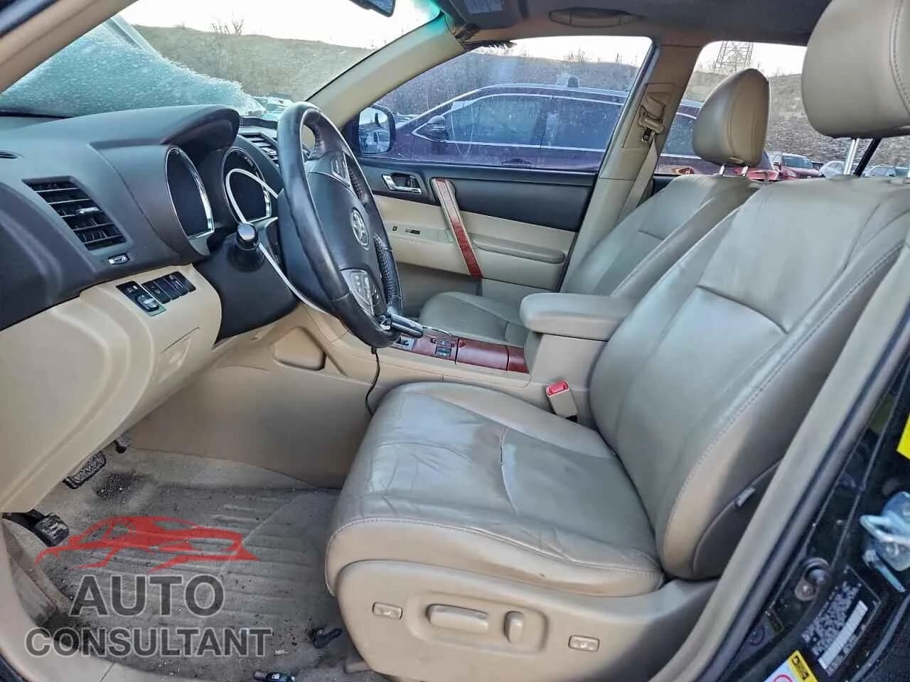 2010 TOYOTA HIGHLANDER Damaged VIN 5TDDK3EH5AS028905 – exterior detail 2010 TOYOTA HIGHLANDER Damaged VIN 5TDDK3EH5AS028905 – exterior detail